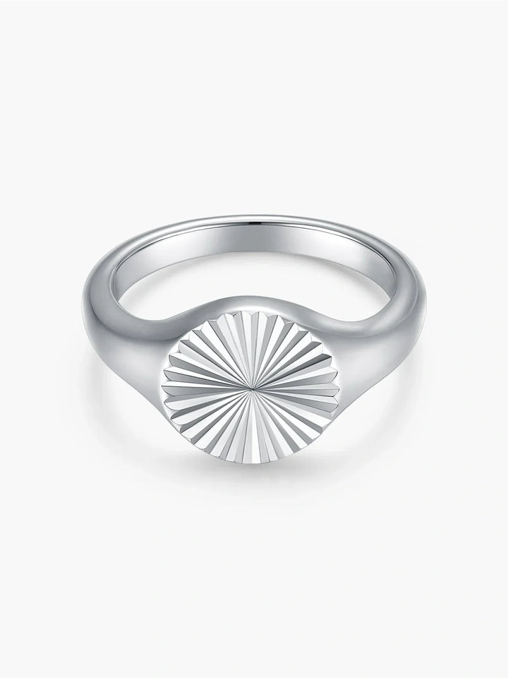 Nira Ring, close-up detail