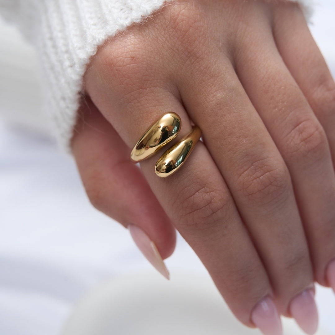 Bora Sculptural Ring, close-up on the finger