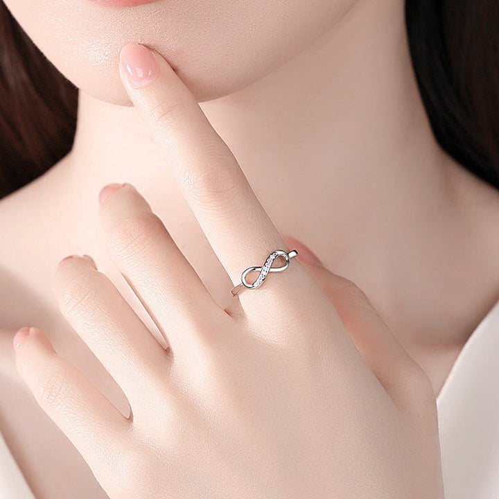 Infinity Ring, close-up on the finger