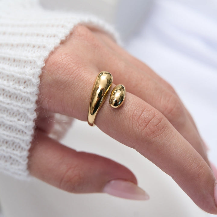 Bora Sculptural Ring, close-up detail