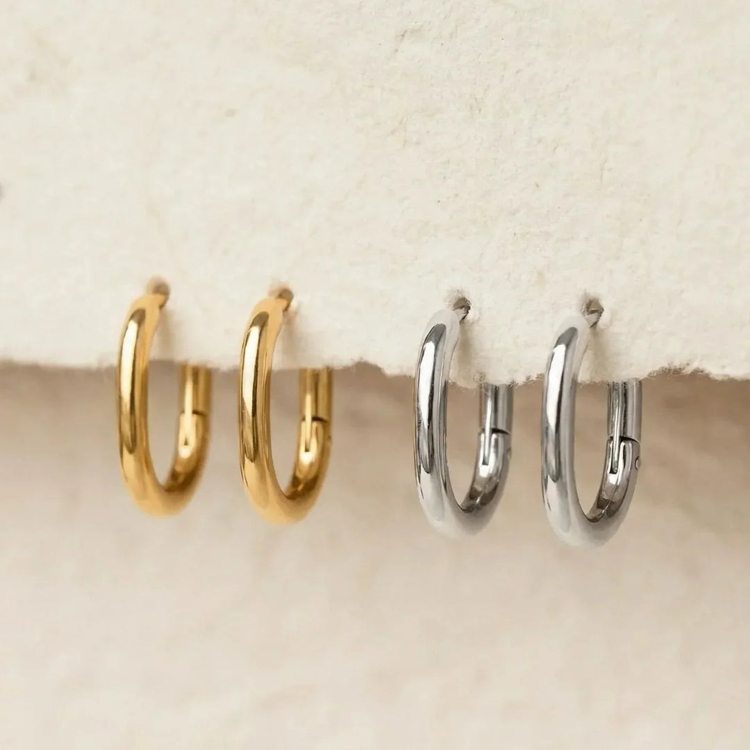 Vialo Earrings, close-up on the ear