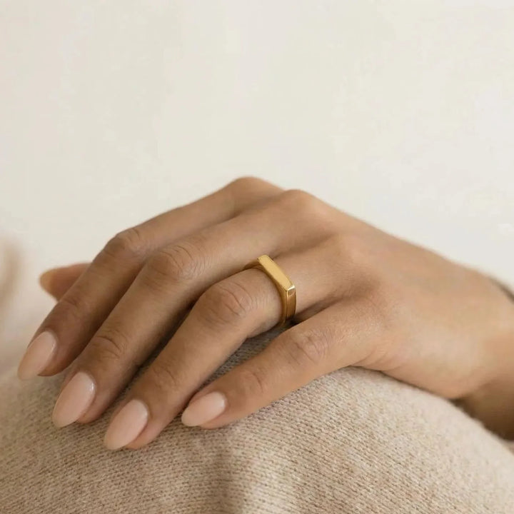 Celesta Ring, close-up on the finger