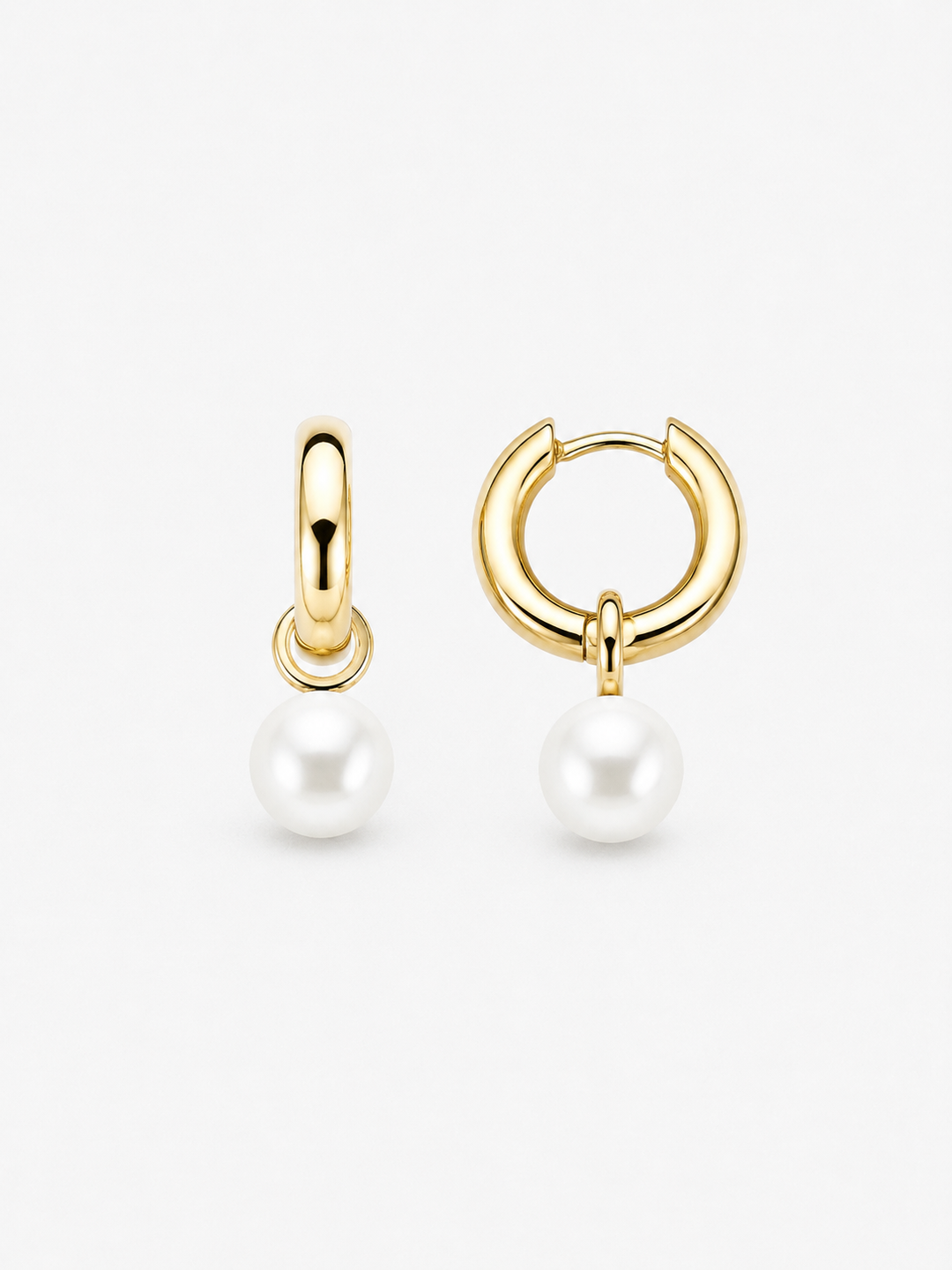 Livia Pearl Earrings in gold