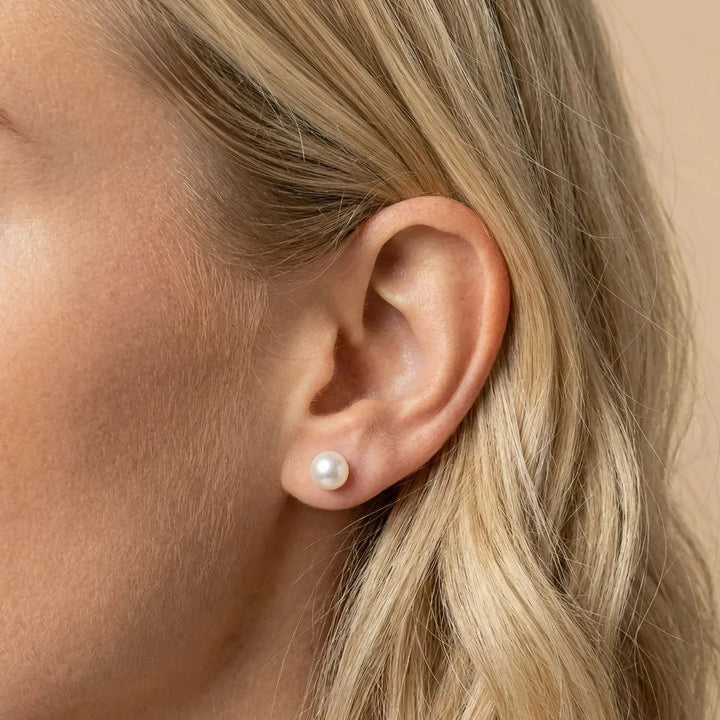 Gioia Earrings, close-up on the ear