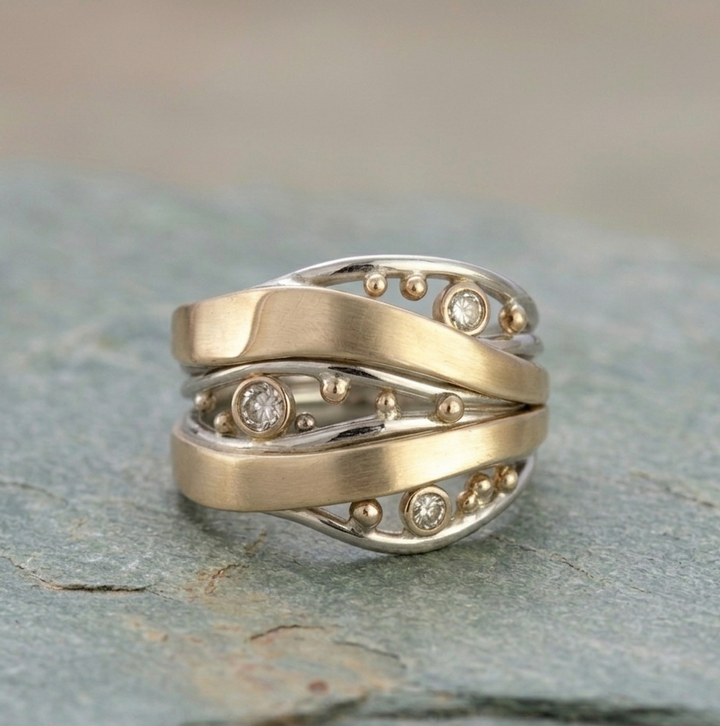 Vintage Wavy Gold-Tone Ring with Zirconia Crystals