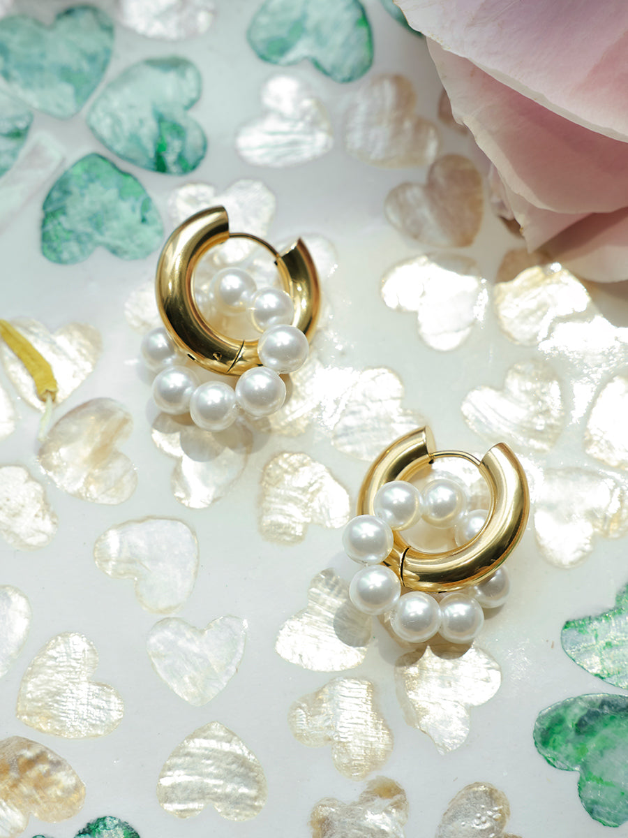 Hanah Pearl and Zircon Earrings in gold, close-up detail