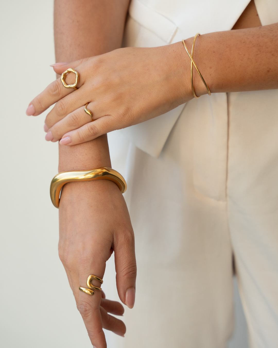 Teria Organic Ring, worn on the hand