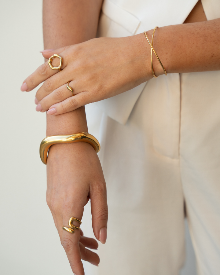 Teria Organic Ring, worn on the hand
