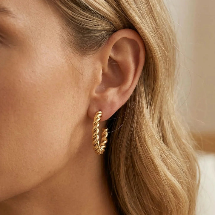Rosa Earrings, close-up on the ear