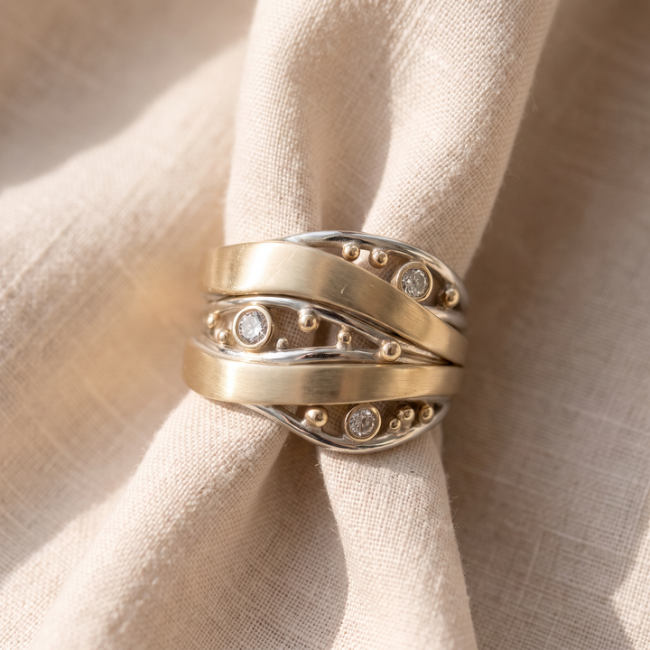 Vintage Wavy Gold-Tone Ring with Zirconia Crystals