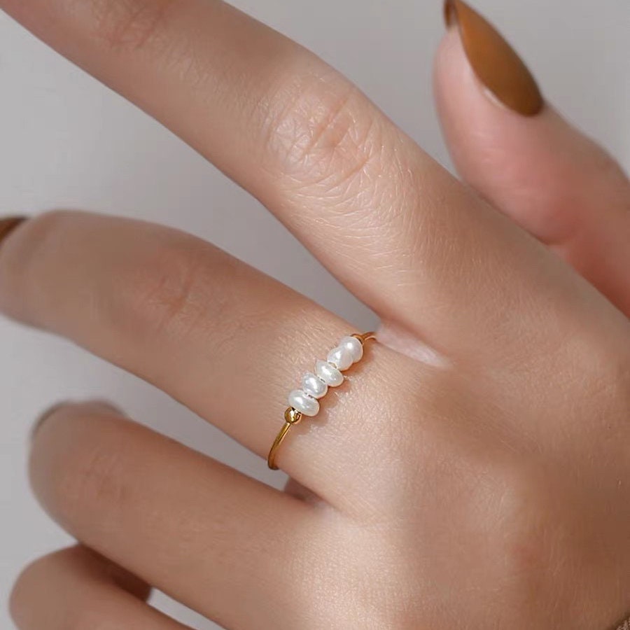 Freshwater Pearl Ring, close-up on the finger