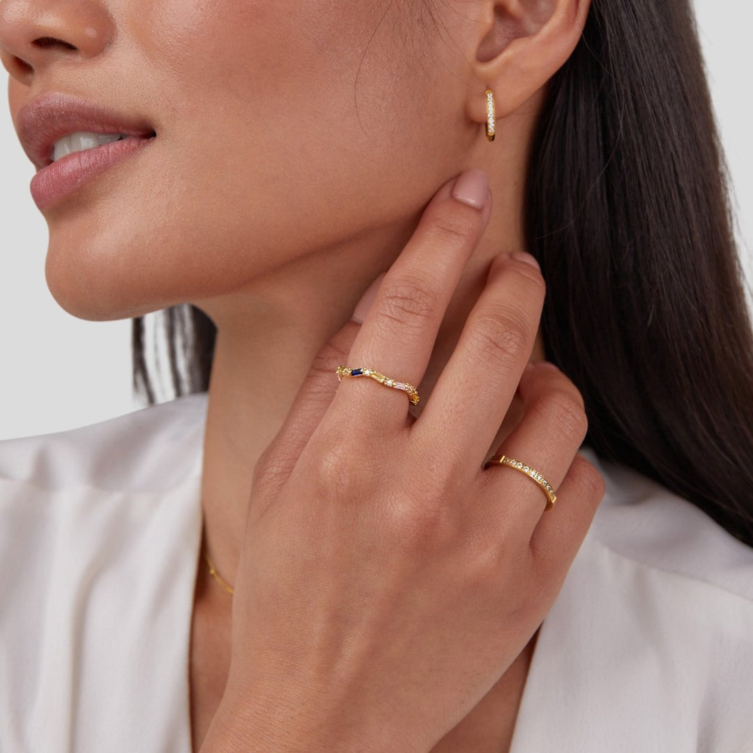 Naya Ring, close-up on the finger