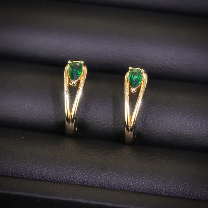 Amara Lavigne Emerald Earrings | Gold-Tone